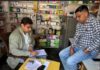 Sirsa Medical Store Red | सिरसा में 29 मेडिकल स्टोर्स पर बड़ी रेड! प्रतिबंधित दवाओं की जांच, 20 दुकानों में गंभीर खामियां DAINIK BHASKAR